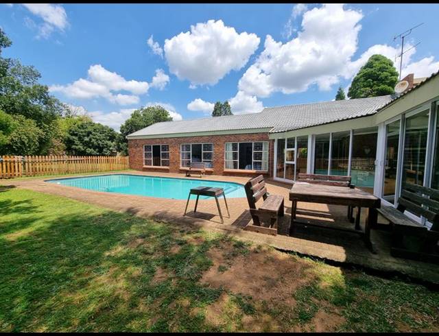 5 BEDROOM HOUSE FOR SALE IN THREE RIVERS EAST